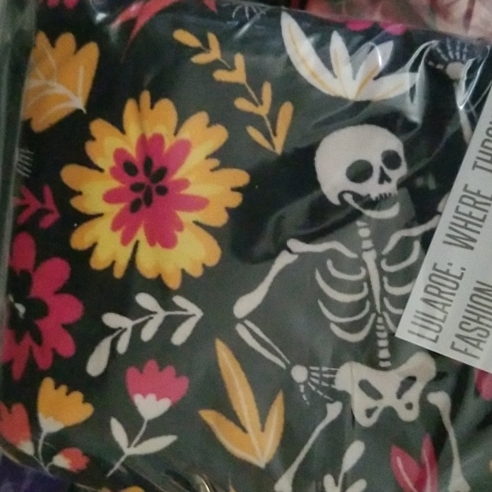 NEW TC2  Lularoe Sugar Skull Skeleton purple leggings